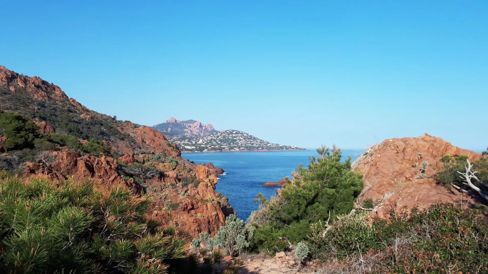 Cap Dramont : une randonnée littorale entre nature et histoire