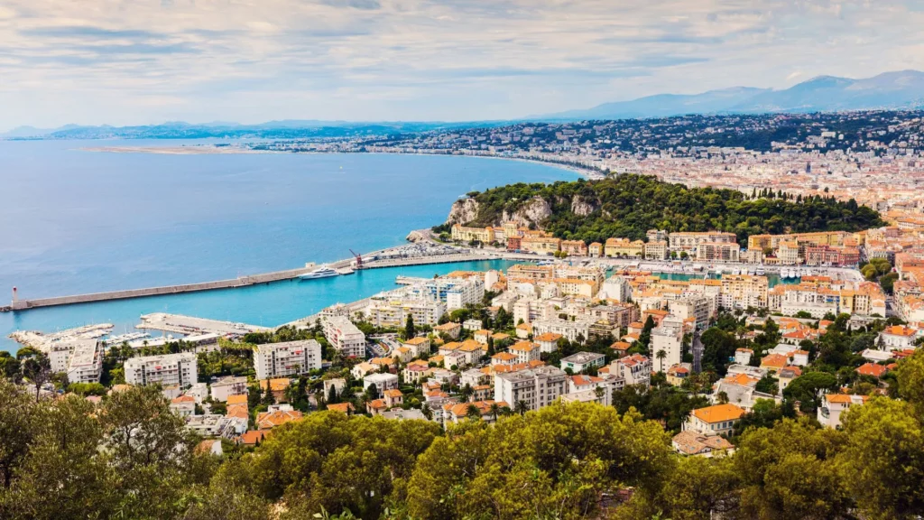 Vue sur Nice depuis la réserve naturelle du Mont Boron